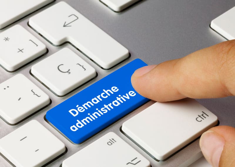 touche d'ordinateur avec indiqué démarche administrative