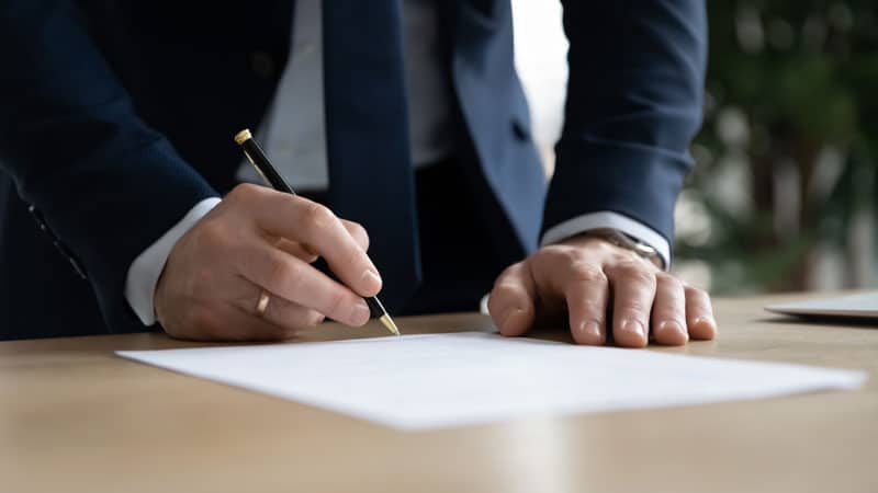 Acheteur qui signe le certificat de cession
