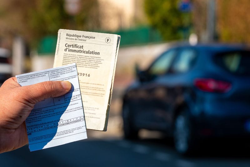 personne qui tient un certificat d'immatriculation
