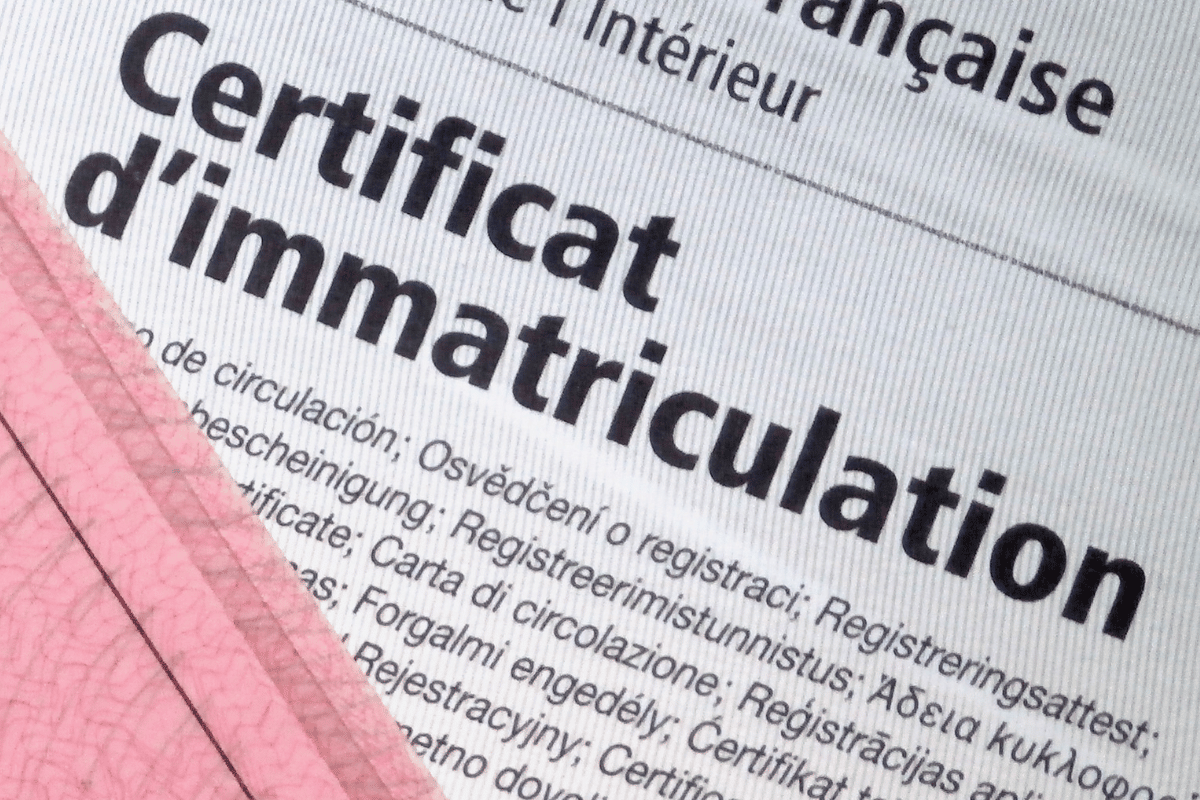 Zoom sur un certificat d'immatriculation