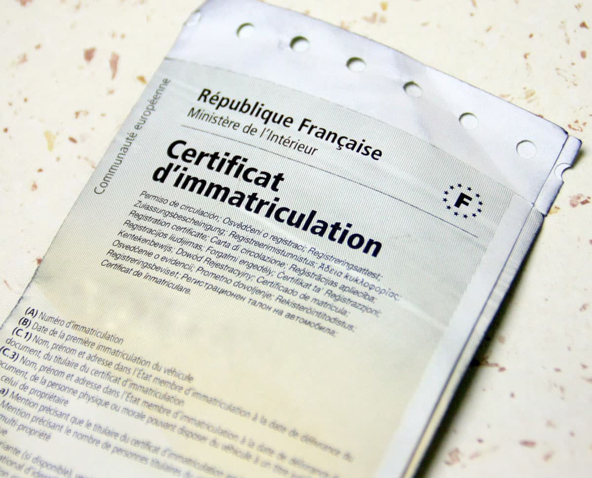 Zoom sur un certificat d'immatriculation